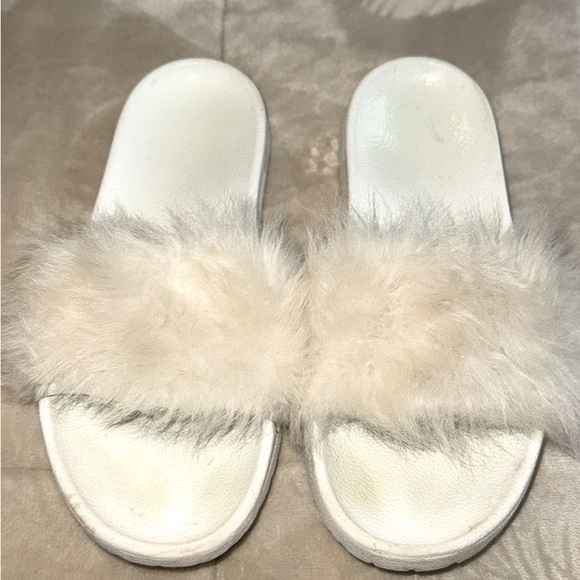 Great condition Ugg slides - Picture 1 of 2